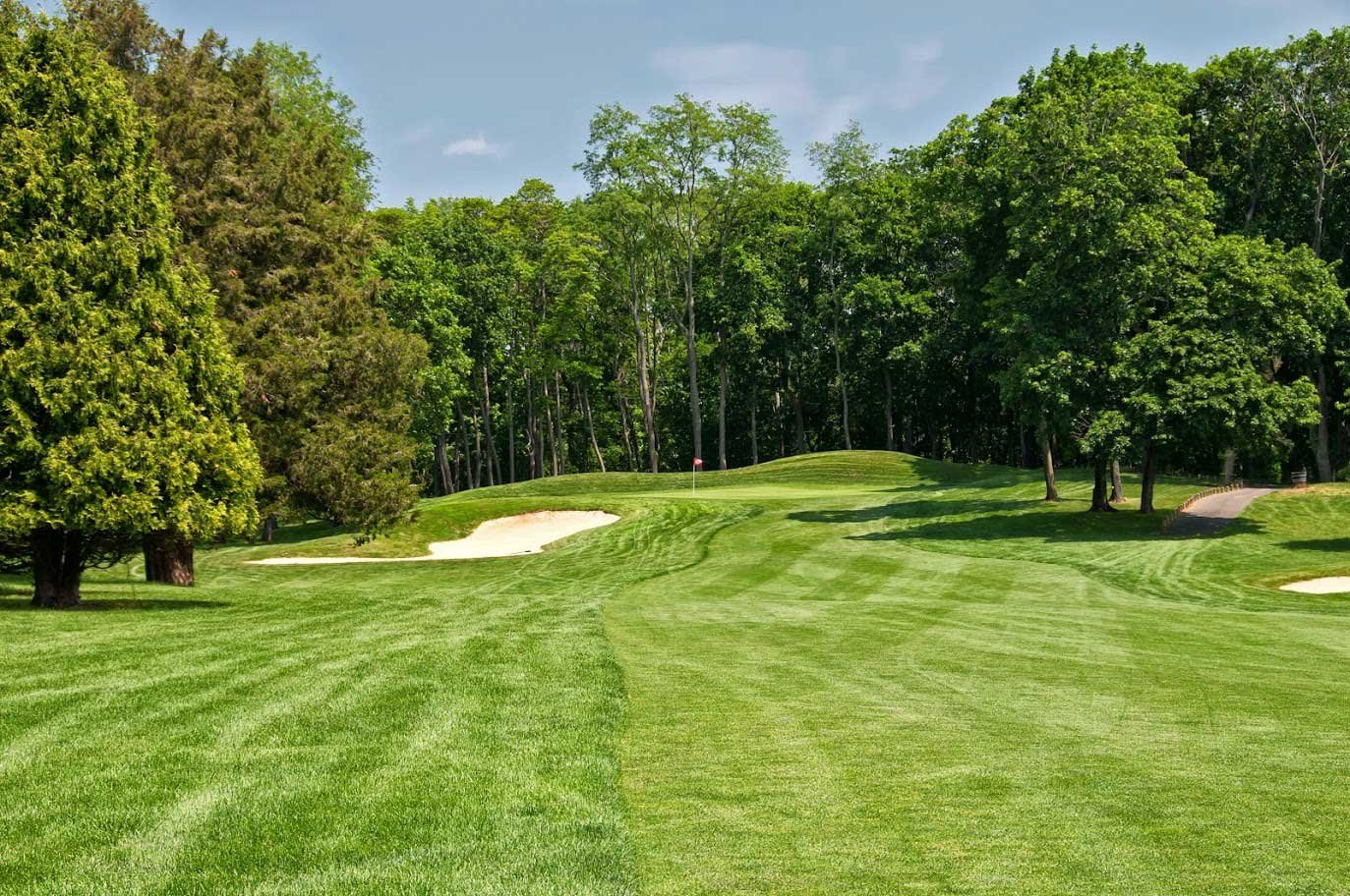 What To Look for When Choosing an Oakland Country Club for Gatherings